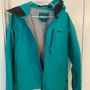Patagonia Women's Primo Gore Tex Jacket. Size SMALL.